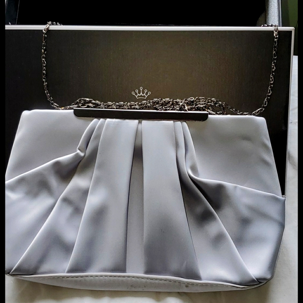 Silver/grey clutch or with chain
